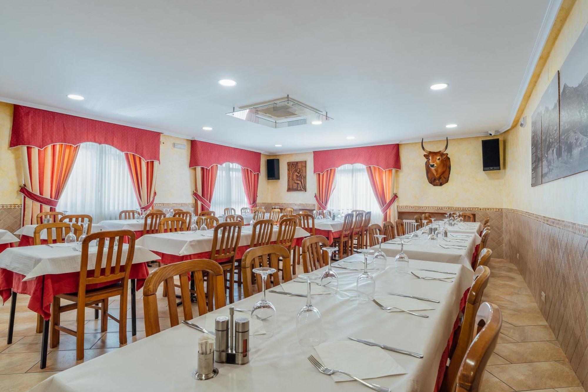 Hotel Restaurante Cazador Перейро Экстерьер фото